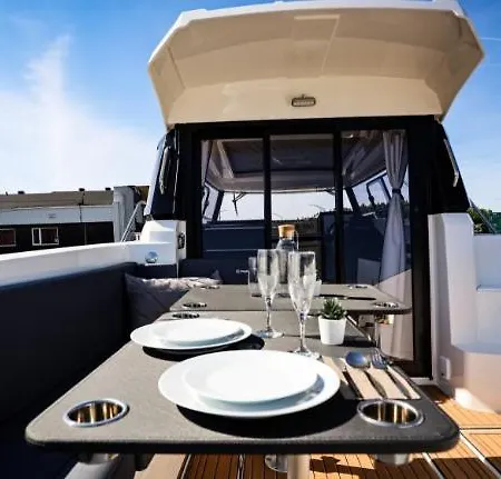 Båthotell Siesta Luxury Boat - Na Lodzi W Marinie Solnej Kołobrzeg