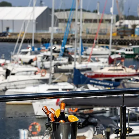 Siesta Luxury Boat - Na Lodzi W Marinie Solnej Kołobrzeg